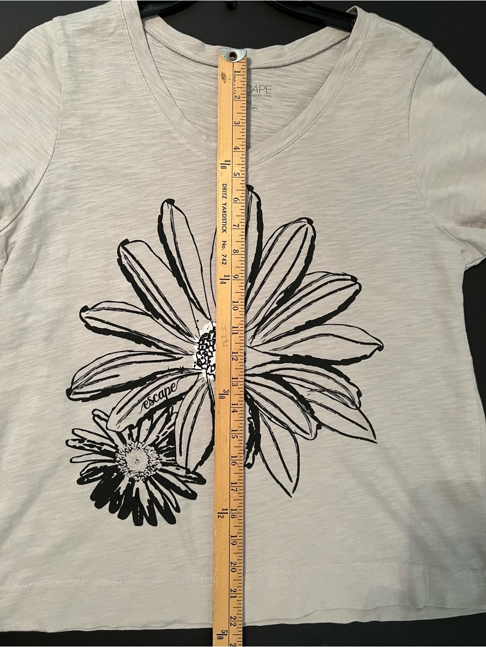 Women's Taupe Daisy V-Neck short sleeved tee! Escapes by habitat - Picture 3 of 5